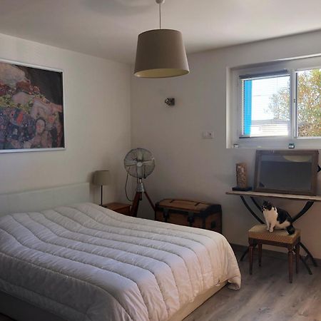 Appartement Sur La Colline Avec Acces Piscine Volx Екстериор снимка