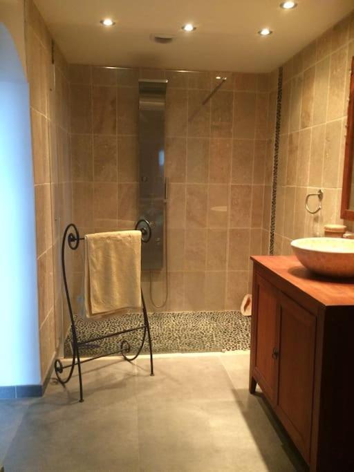 Appartement Sur La Colline Avec Acces Piscine Volx Екстериор снимка